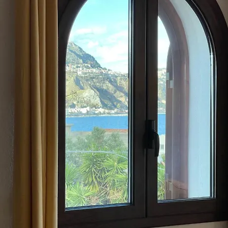 John Sea Giardini Naxos